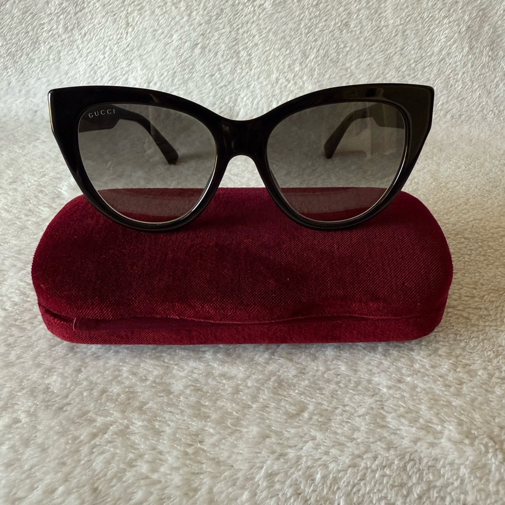 Gucci Black Retro Cat-Eye Sunglasses